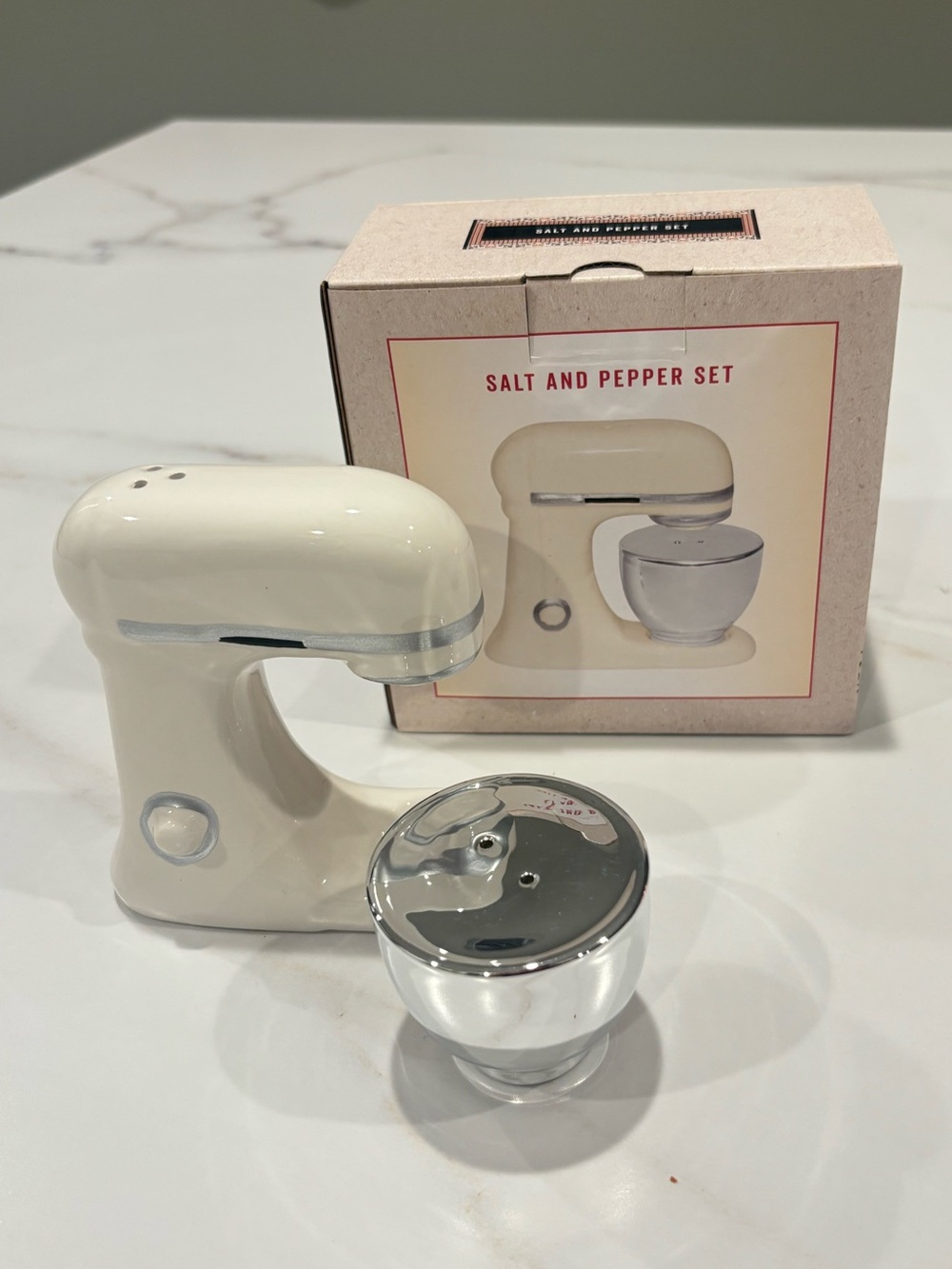 Cracker Barrel Salt & Pepper Shakers UNUSED Stand Mixer & Bowl 2pc Kitchen Decor